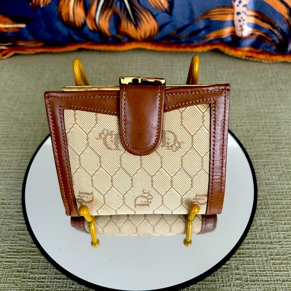 DIOR AUTHENTIC HONEY COMB KISS LOCK TROTTER WALLET - Picture 1 of 11